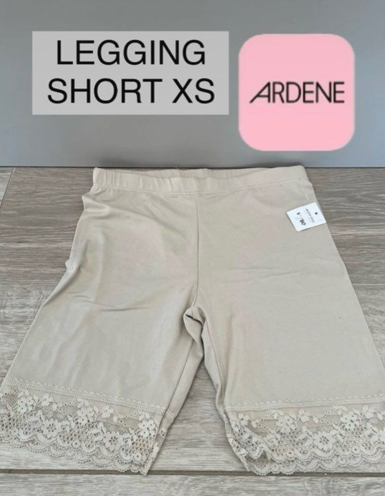 Legging short à dentelle Couleur : beige Marque : Ardene Taille : XS