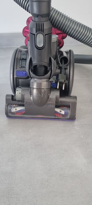 Aspirateur traineau dyson city DC26 carbon fibre sans sac traineau