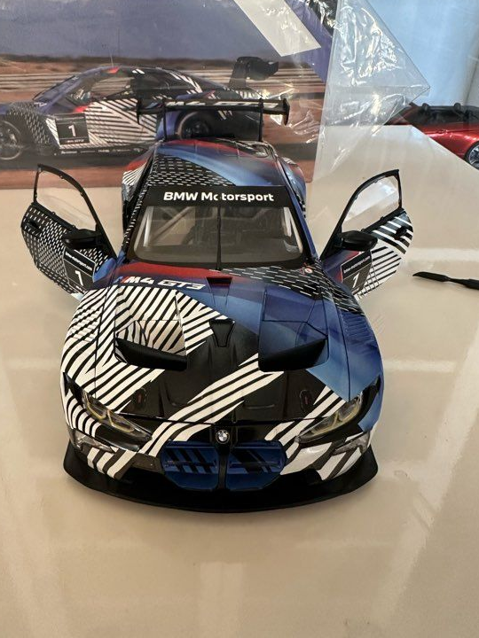 BMW m4 gt3 minichamps 1/18