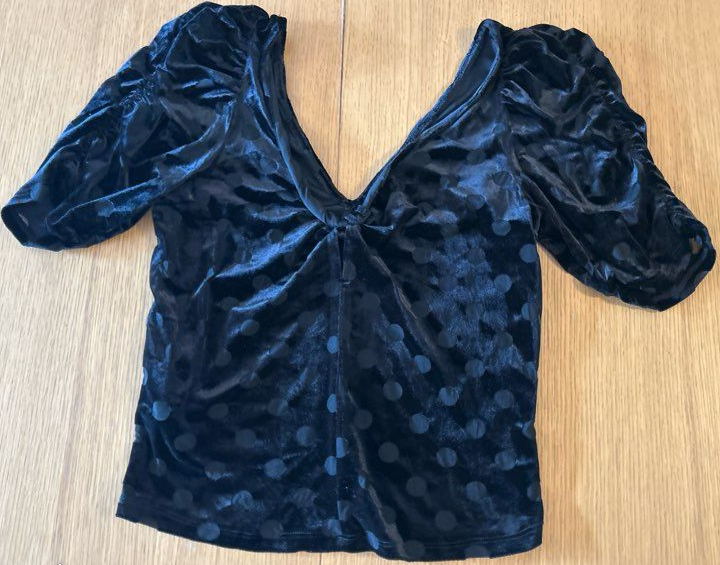 Top noir manches courtes Taille S Mango