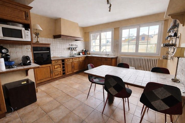 Maison 13 pièces 266 m²
