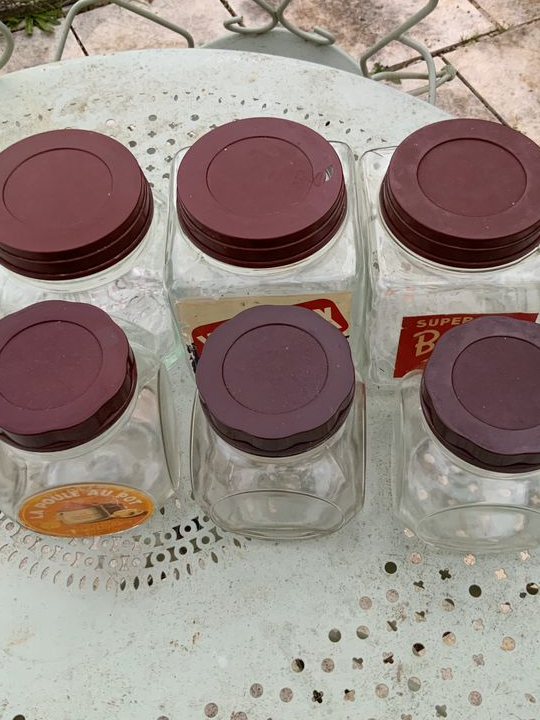 Bocaux anciens verre, à couvercles Bakélite