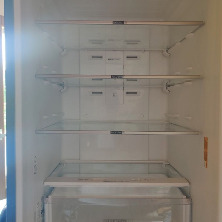 Grand frigidaire et réfrigérateur beg