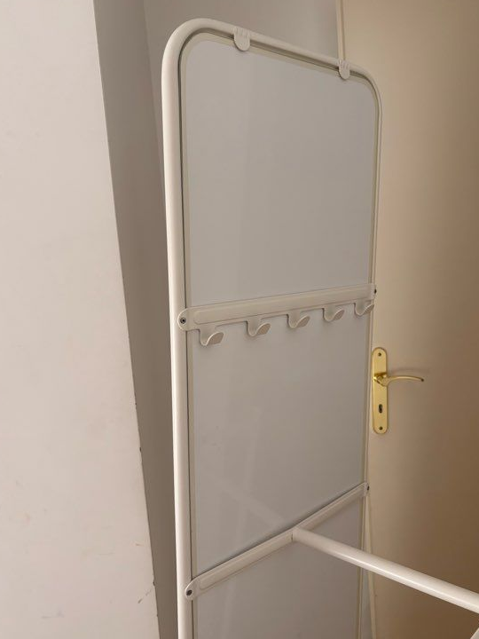 Miroir sur pied porte manteau