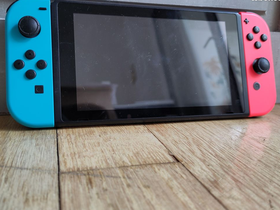 Console de jeux Nintendo Switch et accessoires