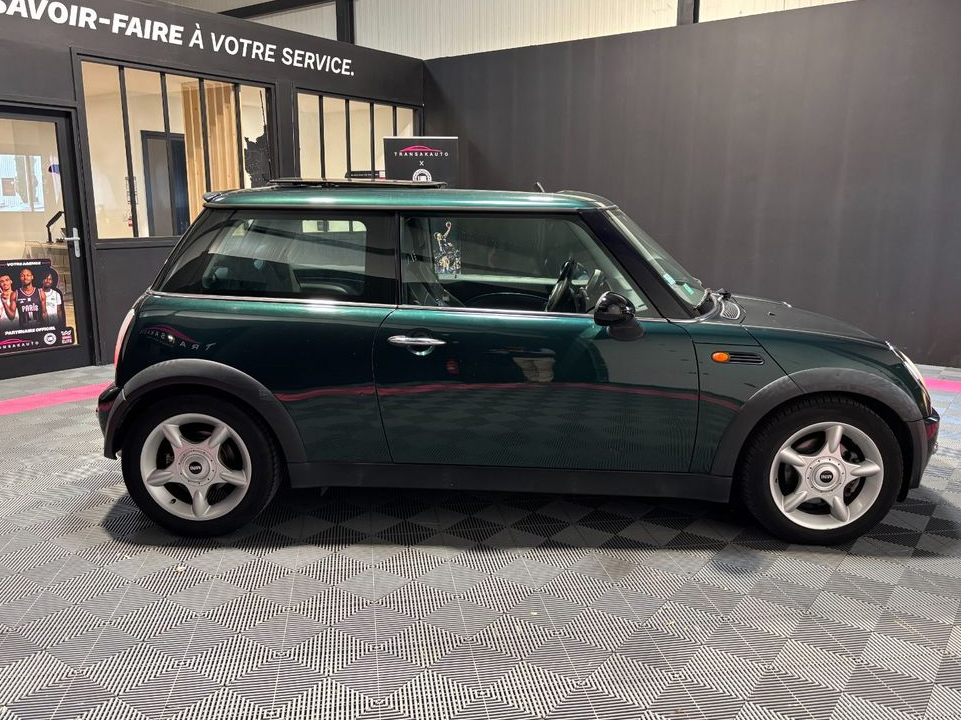 MINI MINI 1.6i - 115 Cooper - vert anglais - suivi d'entretien complet - intérieur cuir - toit ouvrant