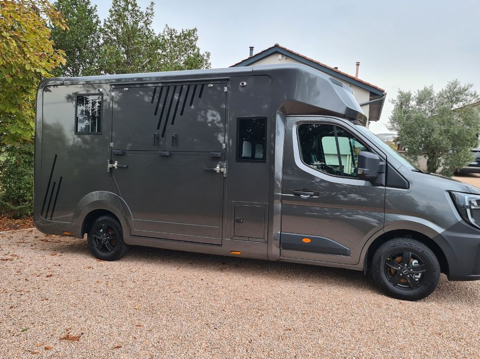 Camion AKX - 2 chevaux - 5 places assises NEUF