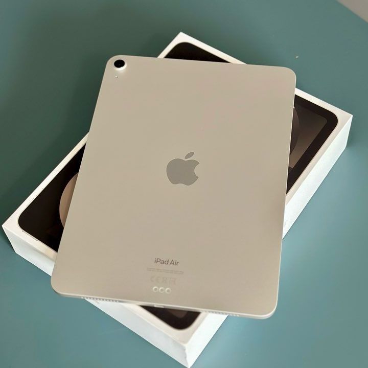 IPad Air 5 (2022) 64 Go Lumière stellaire + Smart Folio Apple