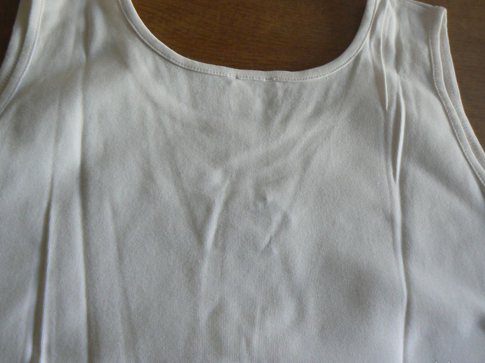 2 tee-shirts débardeurs 