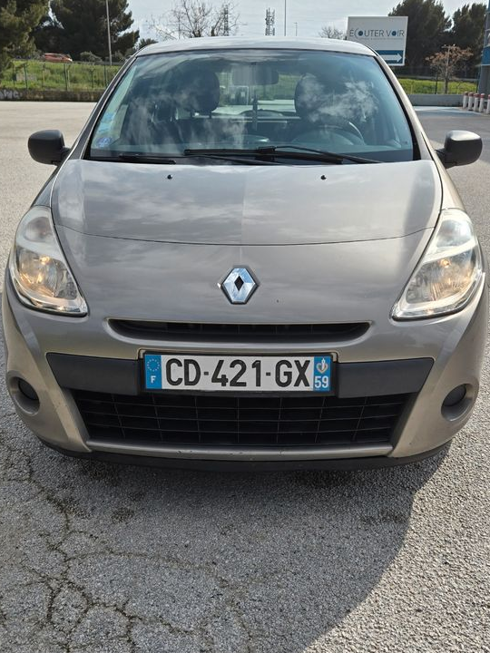 Renault clio III de 03/2012 87 497 km CT a jour entretien effectuée