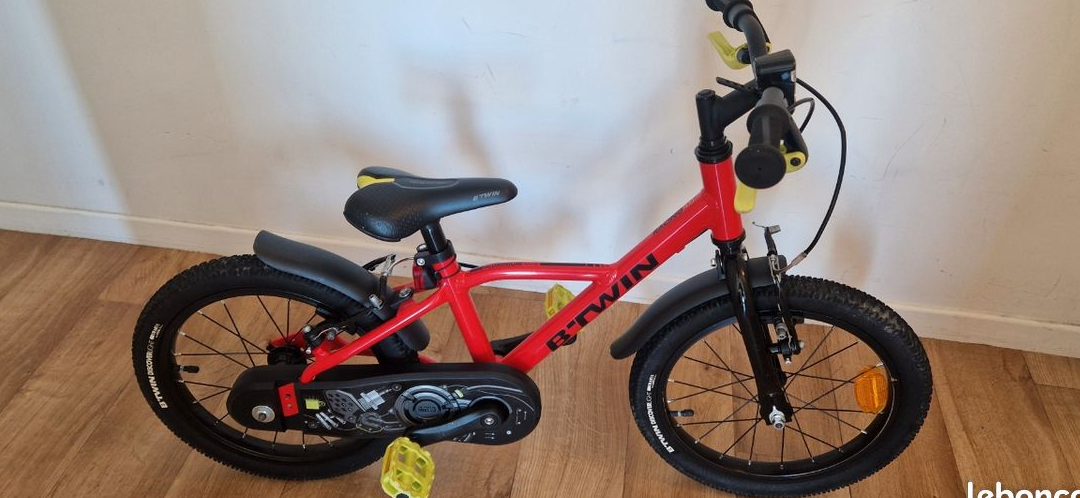 Vélo 16 pouces 4-6 ans 900 racing rouge b'twin