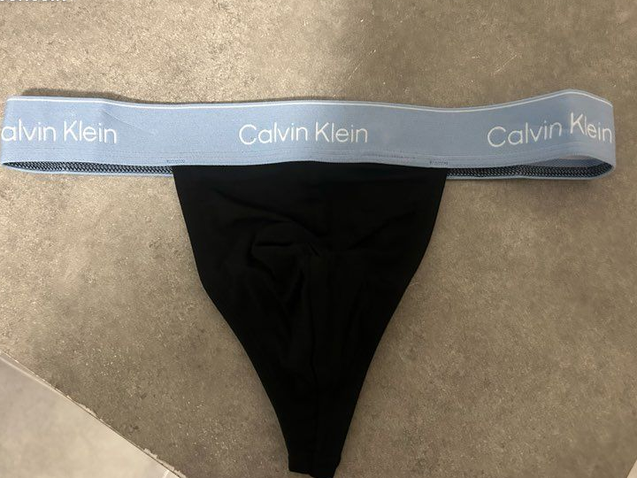 String Calvin Klein neuf