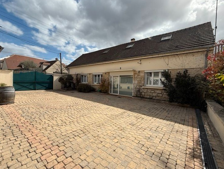 Maison 13 pièces 266 m²
