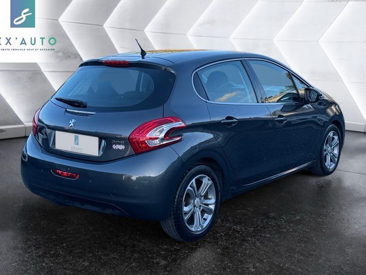 Peugeot 208 1.6vti 120cv moteur à chaîne 1ere main aucun frais à prévoir