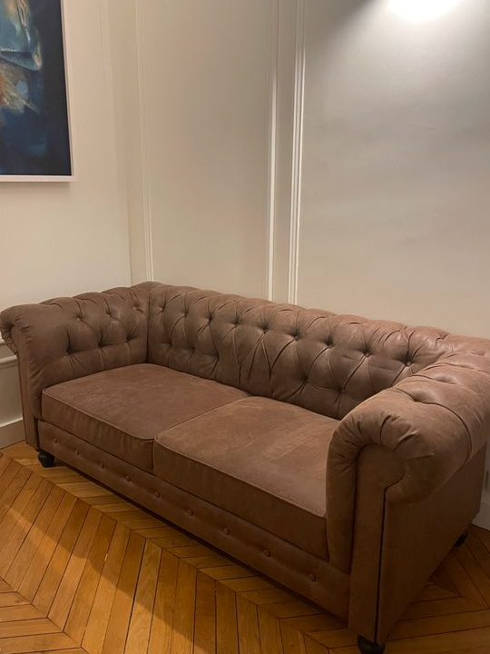 👉 Canapé Chesterfield marron – style cuir – très bon état 🛋️