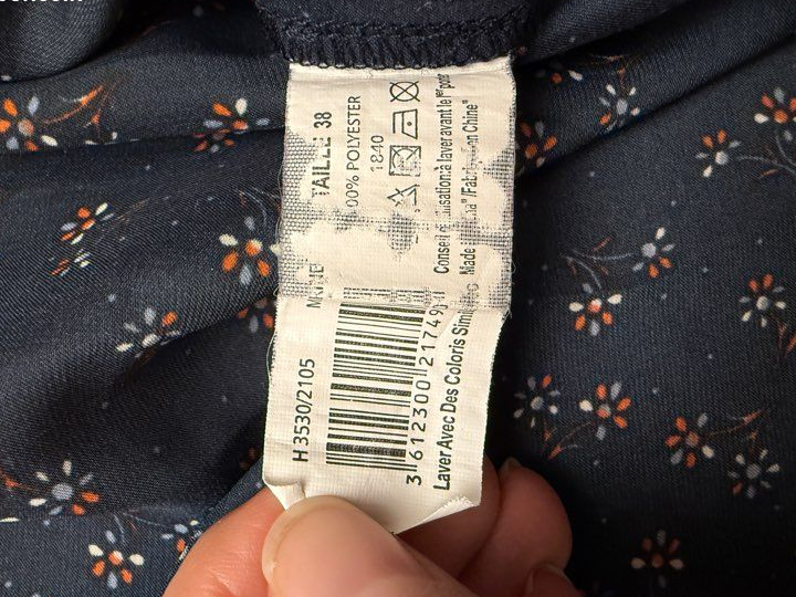 Blouse Monoprix bleu marine fleurie taille 38