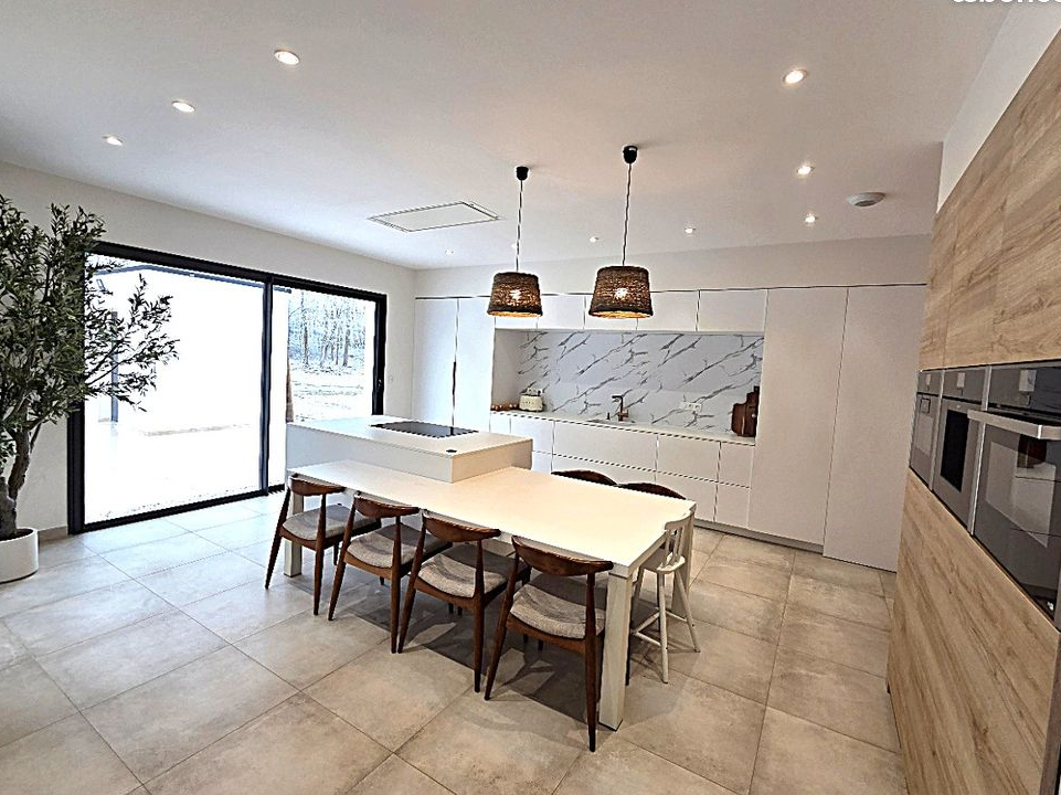Maison 7 pièces 231 m²