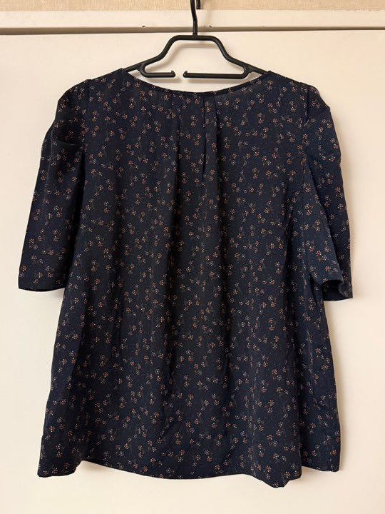Blouse Monoprix bleu marine fleurie taille 38