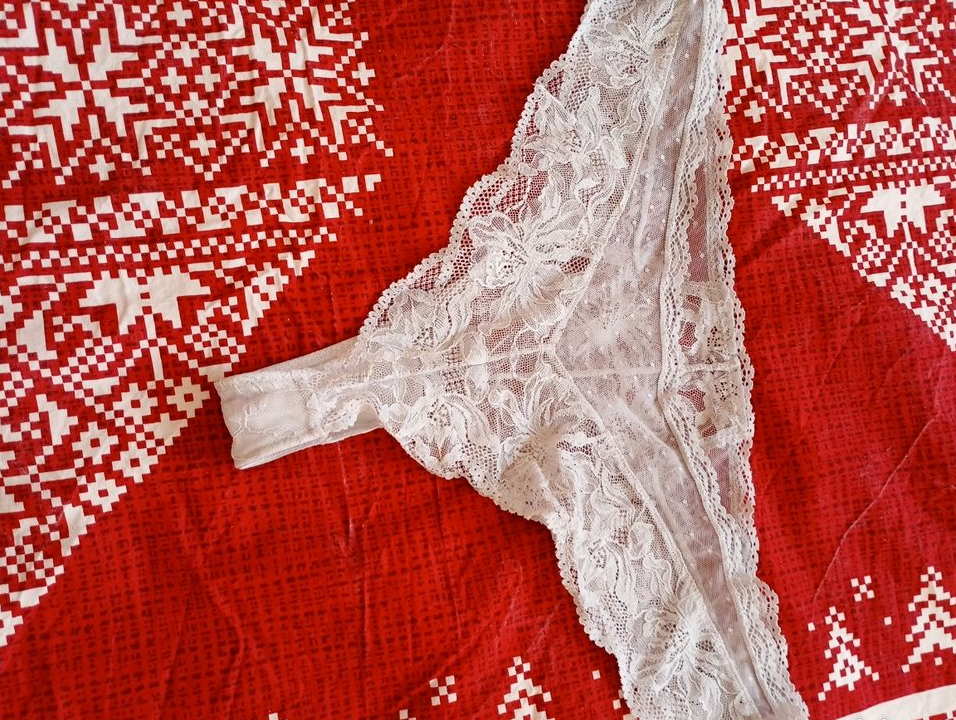 Tanga femme transparent