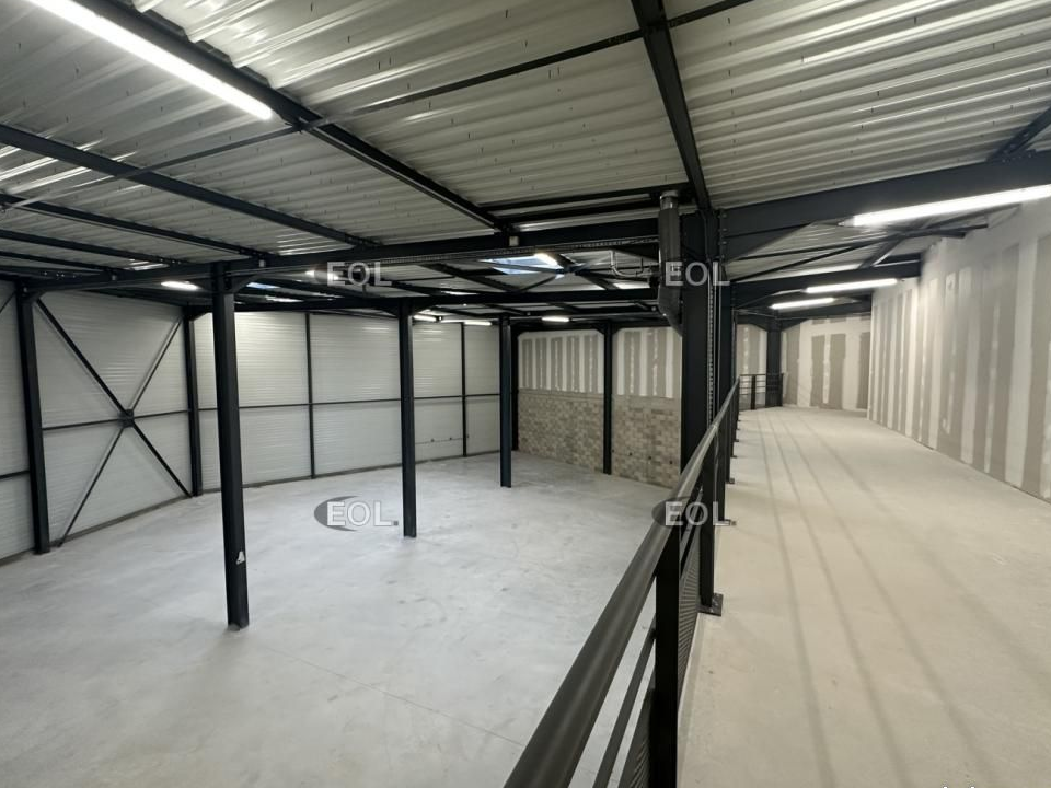 Local d'activité 587 m²
