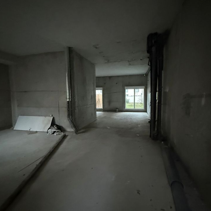 Local commercial emplacement exceptionnel bd creteil a cote de station essence esso