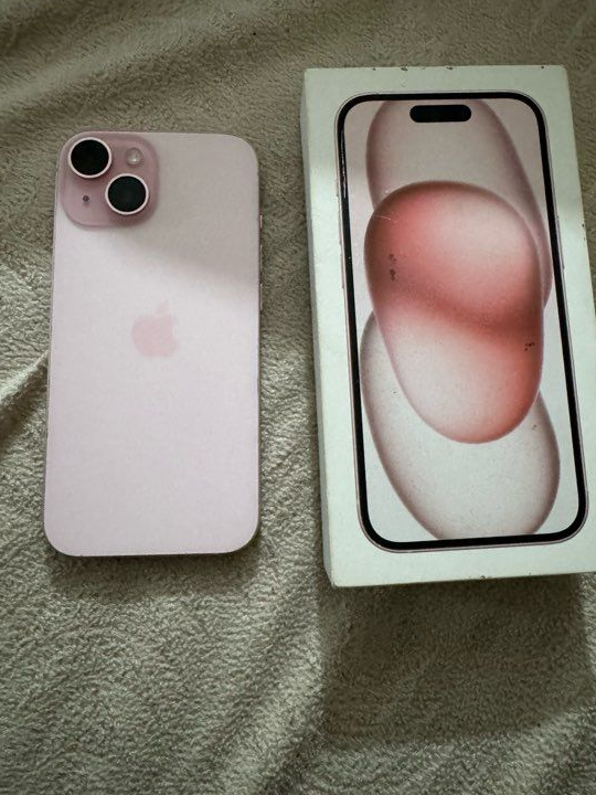 IPhone 15 rose 128 go en très bon état