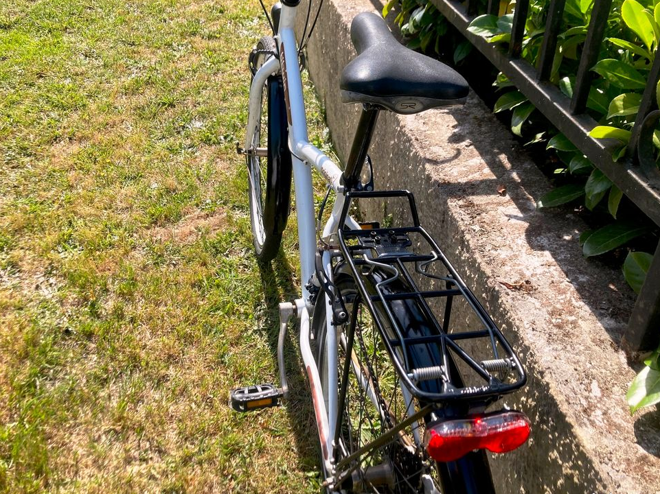 Vélo DECATHLON-ADULTE mixte 1M40 à1m75-roues26 pouces-21 vitesses-porte bagages-GARDE BOUE-lumièresLEEDS NEUVES-guido réglable dans tous le sens -Révisé par mes soins-BON ETAT GENERALE