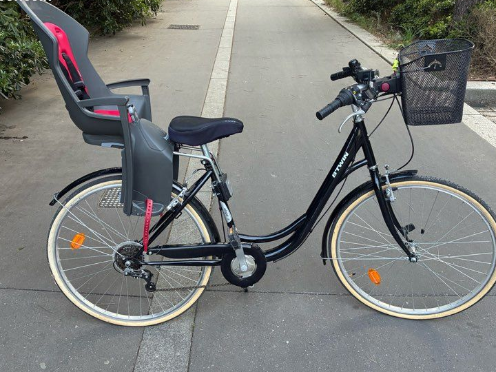 Vélo 26 pouces btwin avec panier proche du neuf