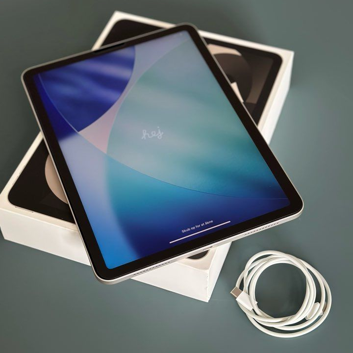IPad Air 5 (2022) 64 Go Lumière stellaire + Smart Folio Apple