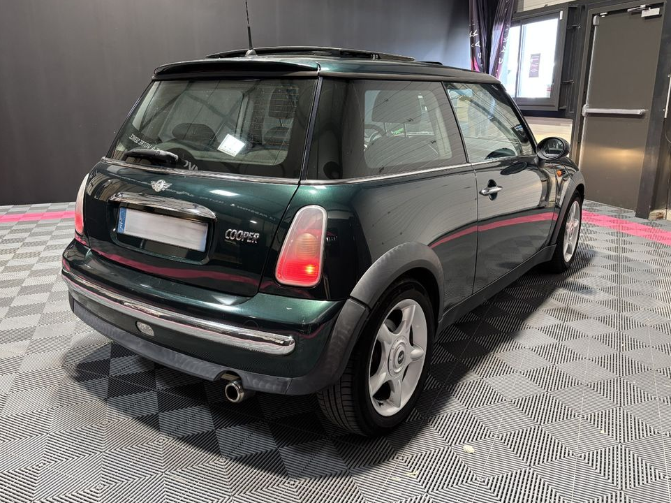 MINI MINI 1.6i - 115 Cooper - vert anglais - suivi d'entretien complet - intérieur cuir - toit ouvrant