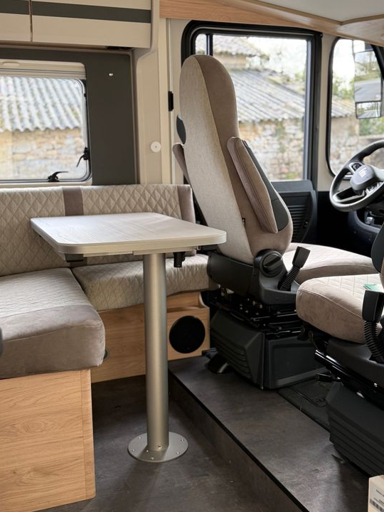 Camping Car Intégral Occasion DETHLEFFS Globebus I 4 Fiat Ducato 140ch BVA 2025 / 4 places carte grise / 4 couchages