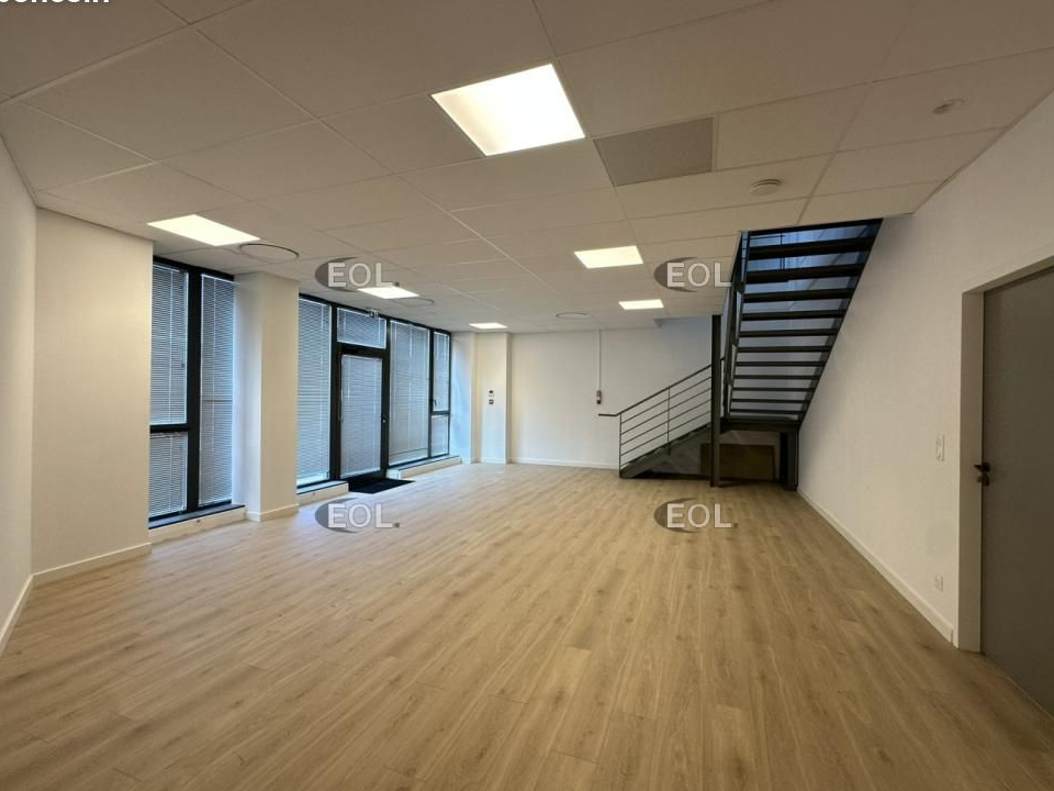 Local d'activité 587 m²