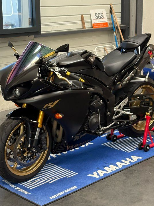 À vendre Yamaha YZF R1 CROSSPLANE