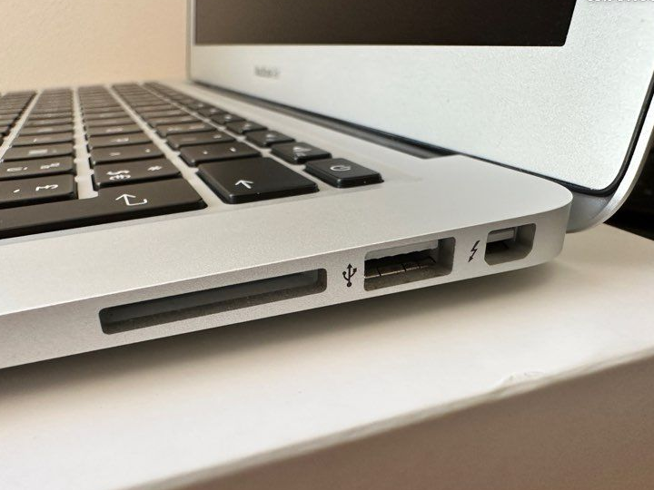 MacBook Air 13” i5, 8 Go RAM, SSD 128 Go, Très bon état Silver Argent