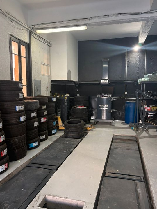 Fonds Garage Pneumatique