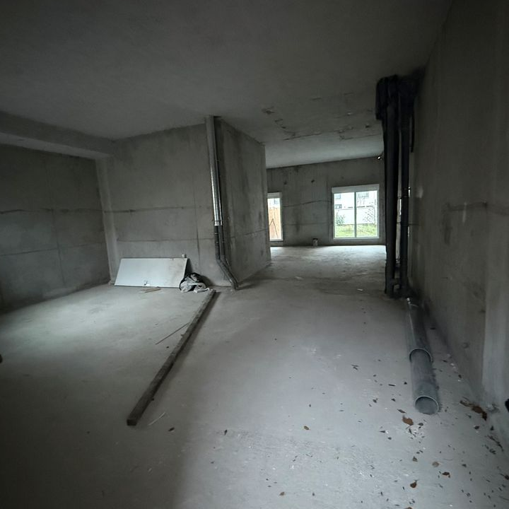 Local commercial emplacement exceptionnel bd creteil a cote de station essence esso