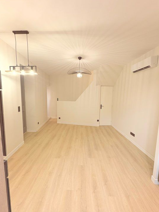 Duplex T3 54 m2 - Entrée indépendante- Proche gare - Climatisé - Faibles charges