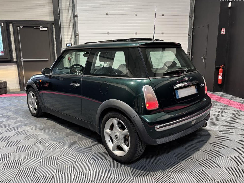 MINI MINI 1.6i - 115 Cooper - vert anglais - suivi d'entretien complet - intérieur cuir - toit ouvrant
