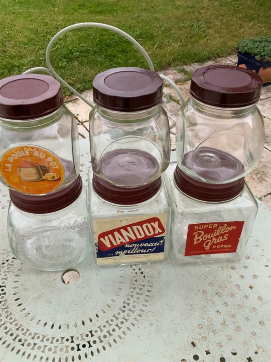 Bocaux anciens verre, à couvercles Bakélite