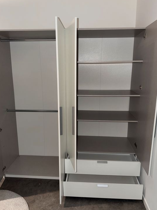 Grande armoire blanche 4 portes – très bon état