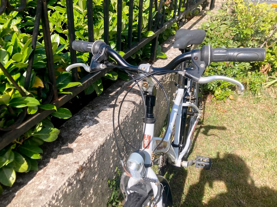 Vélo DECATHLON-ADULTE mixte 1M40 à1m75-roues26 pouces-21 vitesses-porte bagages-GARDE BOUE-lumièresLEEDS NEUVES-guido réglable dans tous le sens -Révisé par mes soins-BON ETAT GENERALE