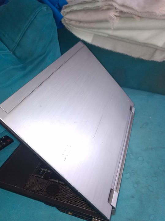 Bonjour je vends un ordinateur pc portable de marque dell ram 8 gigas bon état clavier rétro eclairé 
Batterie ok ++ 😜😜😜😜😜😜😜😜😜😱😱