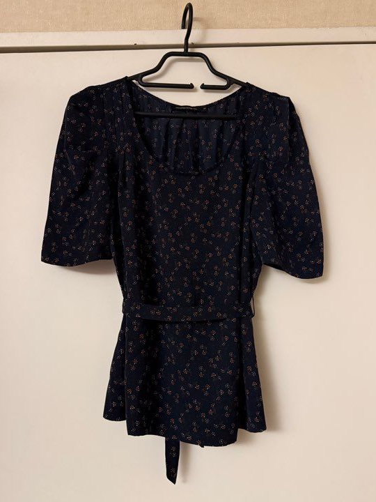 Blouse Monoprix bleu marine fleurie taille 38