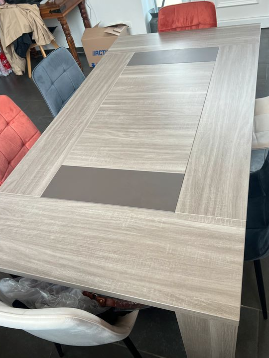 Table de salle à manger moderne – 180 x 95 cm – 150  à débattre
