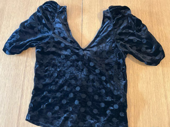 Top noir manches courtes Taille S Mango