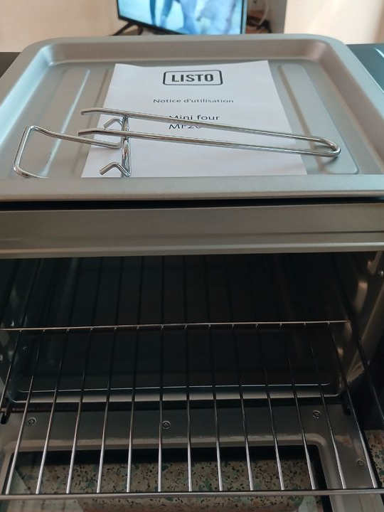 Mini Four électrique de 20 litres marque LISTO en très bon état 10E