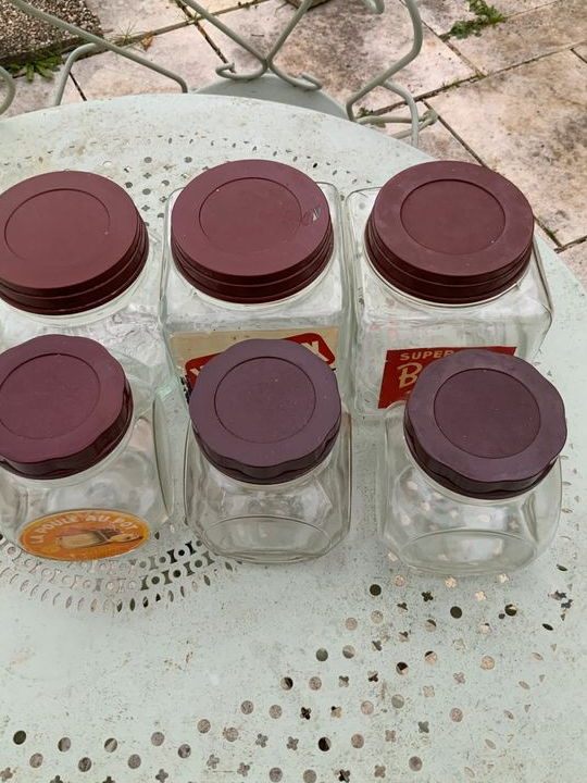 Bocaux anciens verre, à couvercles Bakélite