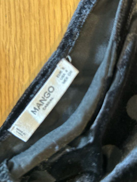 Top noir manches courtes Taille S Mango