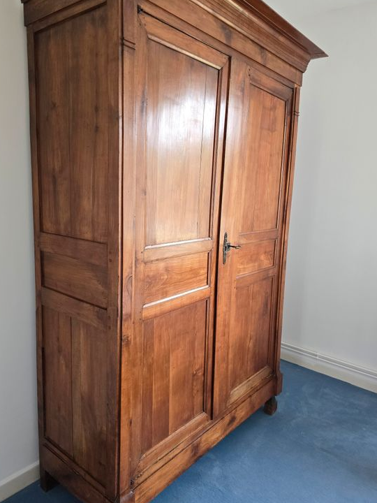 Armoire ancienne en noyer – Bon état – Beaucoup de charme