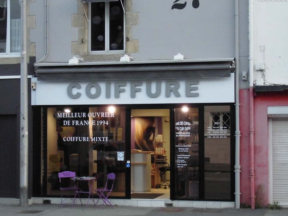 Salon de coiffure et bâtiment